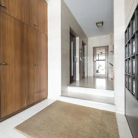 Lovelystay Family Space *