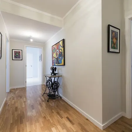Lovelystay Family Space *